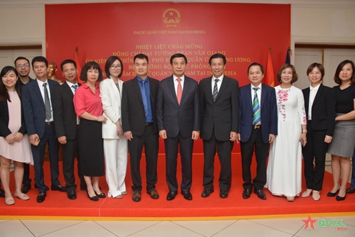 Đại tướng Phan Văn Giang thăm Đại sứ quán Việt Nam tại Indonesia