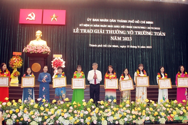 TP Hồ Chí Minh trao Giải thưởng Võ Trường Toản tặng 50 nhà giáo 