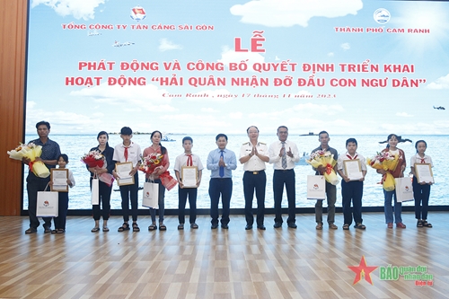 Tổng công ty Tân cảng Sài Gòn nhận đỡ đầu con ngư dân tại Khánh Hòa
