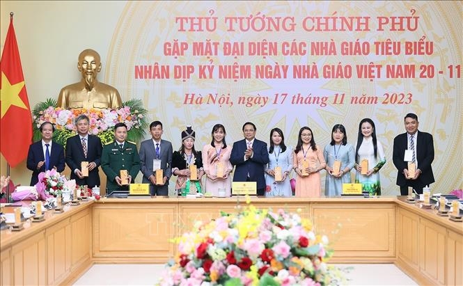 Thủ tướng Phạm Minh Chính gặp mặt thân mật các nhà giáo tiêu biểu
