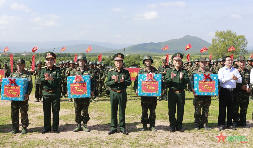 Thượng tướng Nguyễn Tân Cương đánh giá cao kết quả diễn tập bắn đạn thật của Quân đoàn 3
