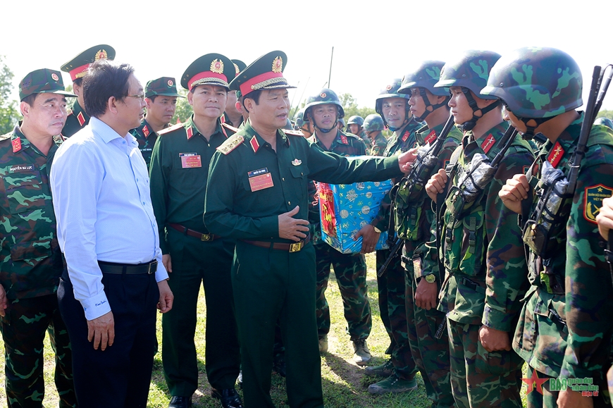 Thượng tướng Nguyễn Tân Cương đánh giá cao kết quả diễn tập bắn đạn thật của Quân đoàn 3