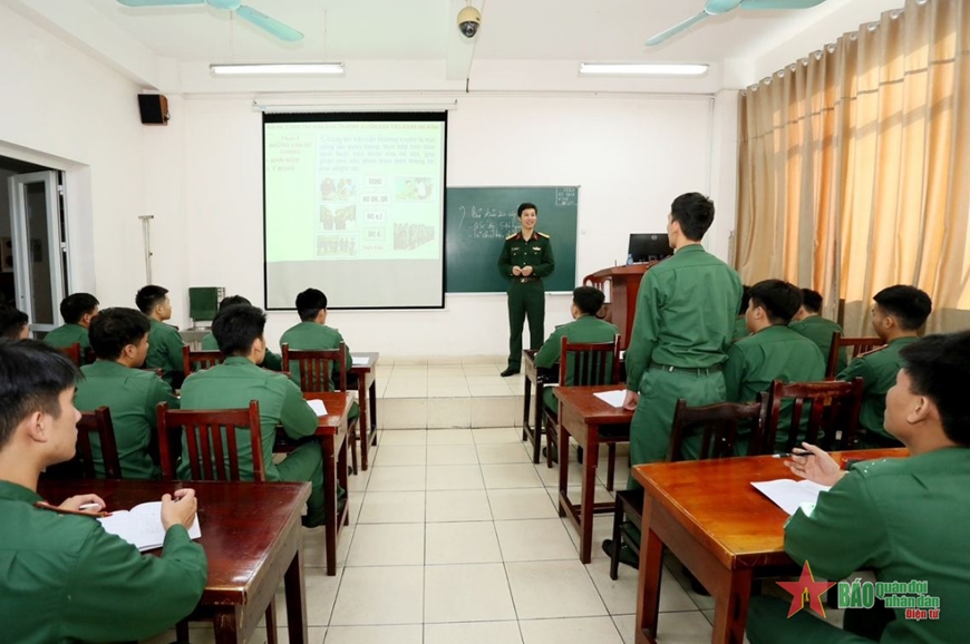 “Chất vàng mười” của thầy giáo áo lính
