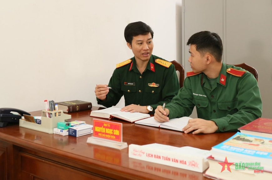 “Chất vàng mười” của thầy giáo áo lính