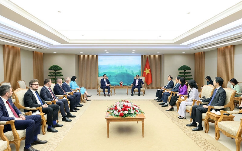 Thủ tướng Phạm Minh Chính tiếp Bộ trưởng Kinh tế, Doanh nghiệp và Du lịch Romania