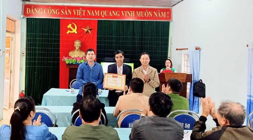 Thừa Thiên Huế: Tuyên dương và khen thưởng thầy giáo cứu người trong lũ dữ