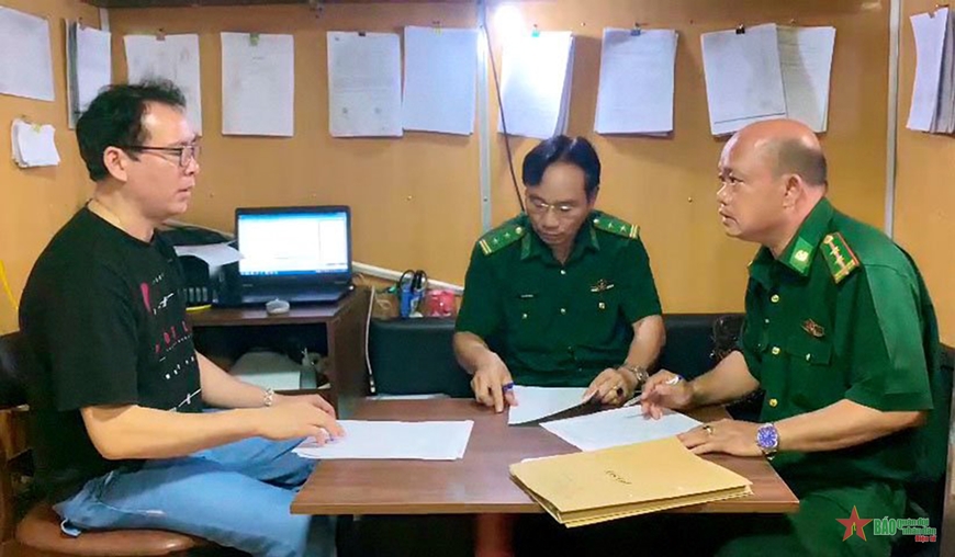 Bộ đội Biên phòng TP Hồ Chí Minh phát hiện hành vi lấy cắp hàng hóa trên tàu giá trị lớn