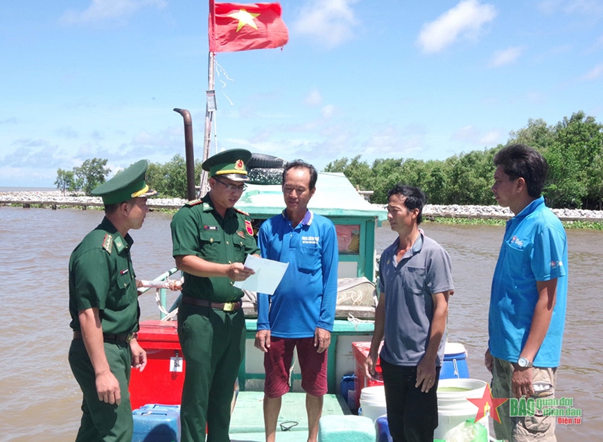 Bám sát cơ sở xây dựng "thế trận lòng dân"