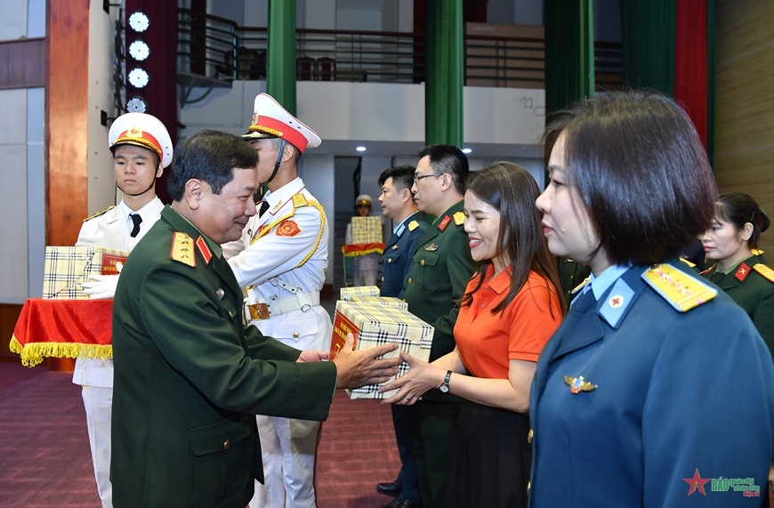 Thượng tướng Lê Huy Vịnh chủ trì lễ phát động hưởng ứng Tháng hành động vì bình đẳng giới trong Quân đội năm 2023