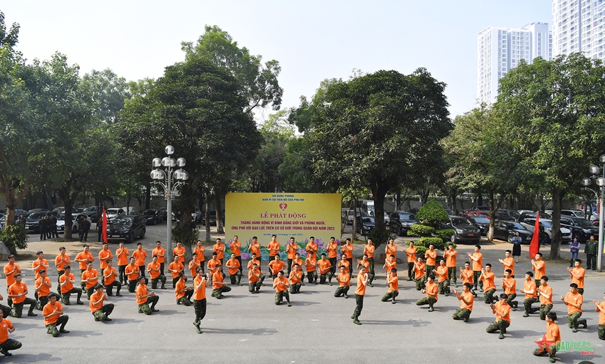 Thượng tướng Lê Huy Vịnh chủ trì lễ phát động hưởng ứng Tháng hành động vì bình đẳng giới trong Quân đội năm 2023
