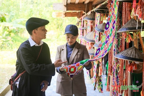 Độc đáo nghề dệt thổ cẩm của dân tộc Tày ở huyện Quang Bình, Hà Giang 
