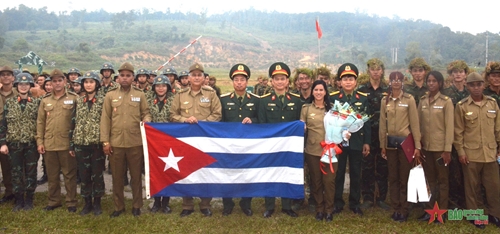 Binh chủng Đặc công đón đoàn Sĩ quan trẻ các Lực lượng vũ trang cách mạng Cuba 