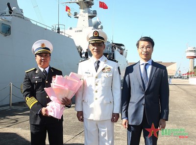 中國首次邀請外國軍艦訪問香港