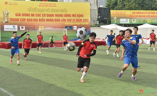 Vietnam Airlines lần đầu tiên vô địch giải bóng đá tranh Cup Báo Đại biểu Nhân dân