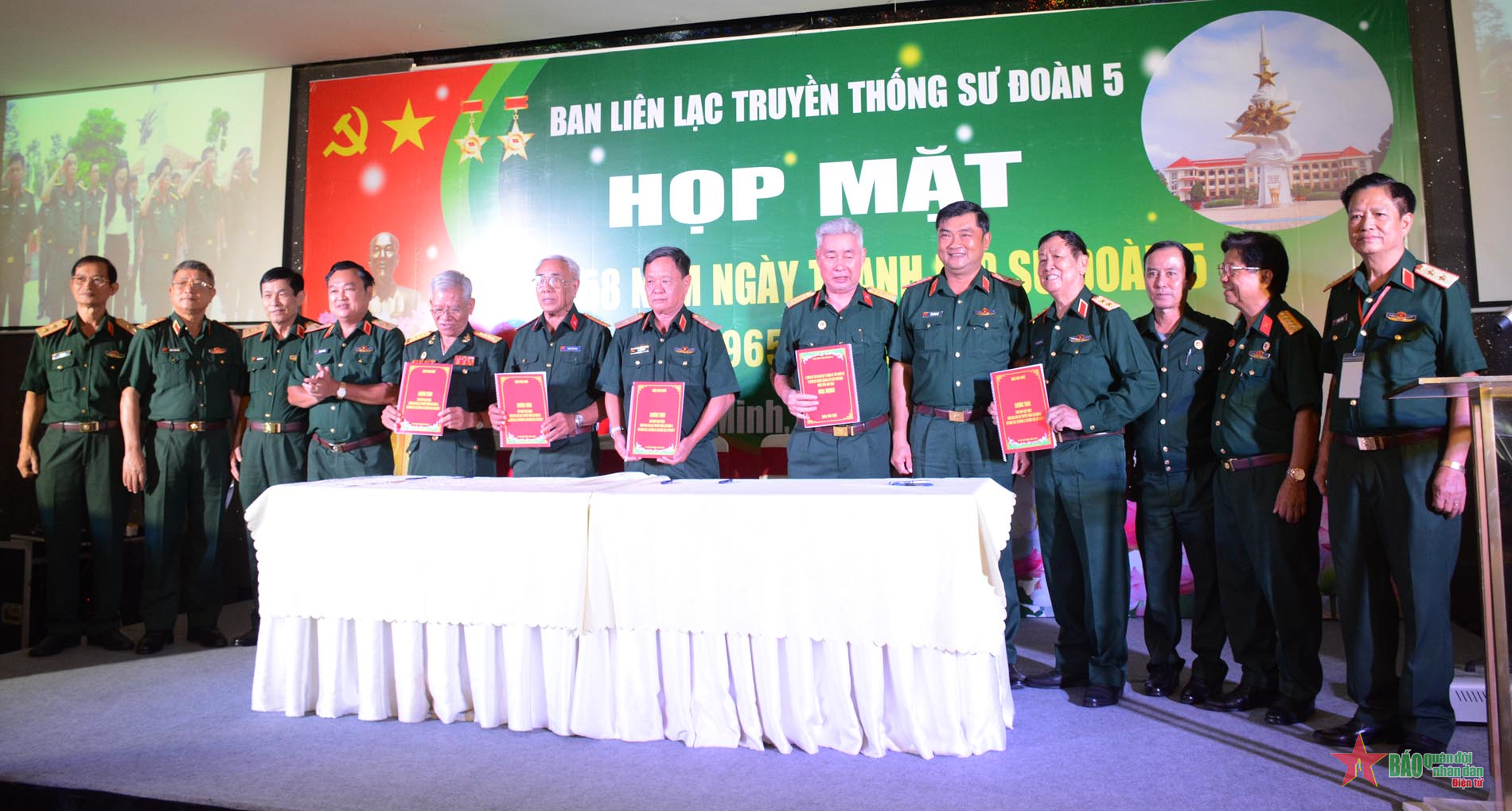 Họp mặt kỷ niệm 58 năm Ngày truyền thống Sư đoàn 5 (Quân khu 7) 