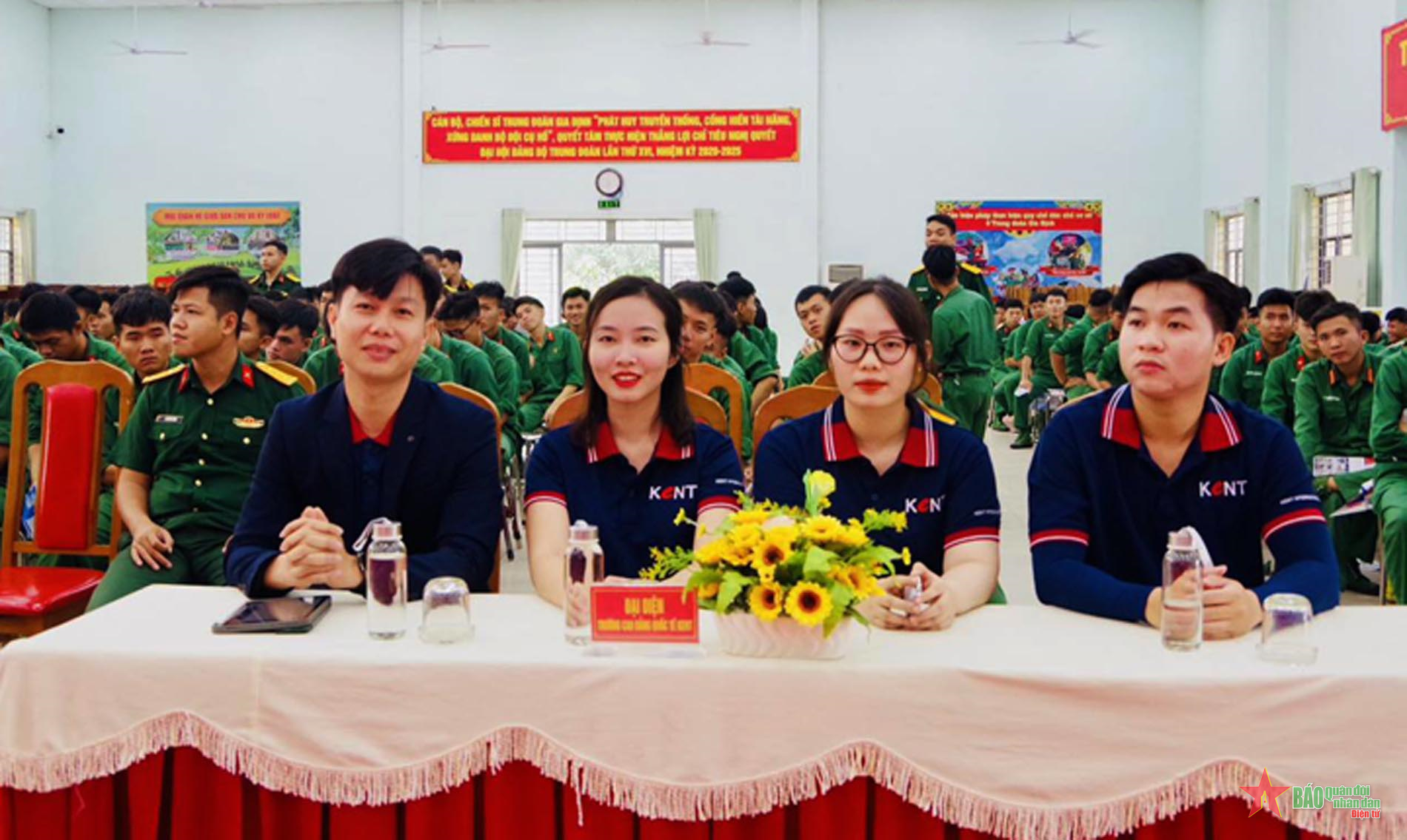 Trung đoàn Gia Định phối hợp giới thiệu việc làm, tư vấn học nghề cho chiến sĩ chuẩn bị xuất ngũ 2024