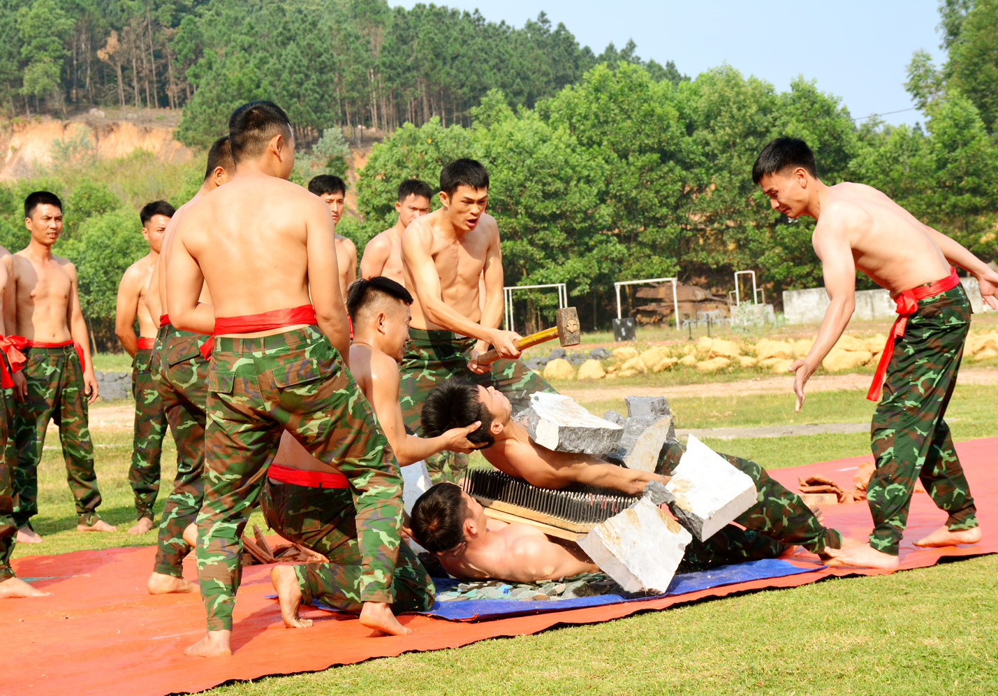 Thêm cảm phục những chiến sĩ 