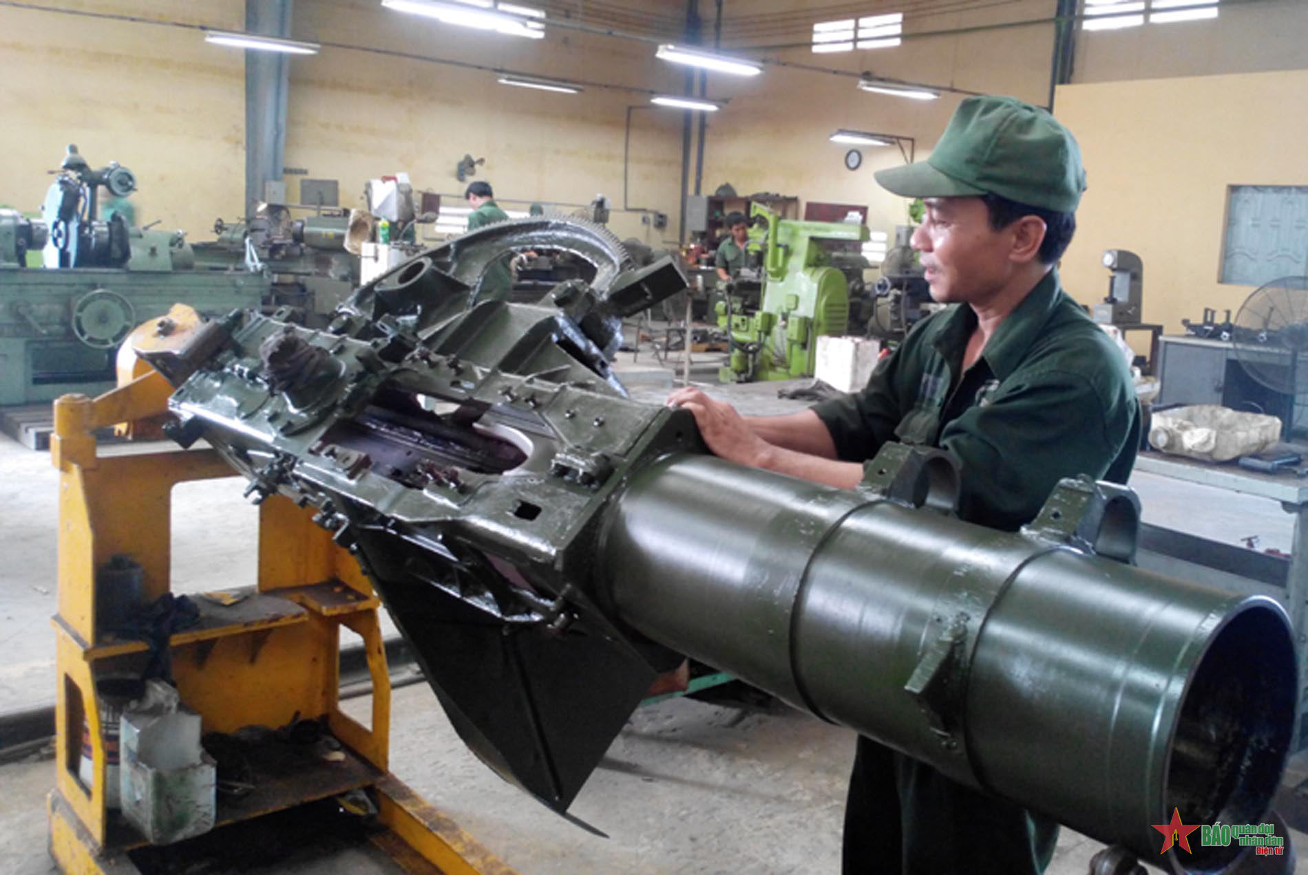 Những người lính thợ đam mê ở Xí nghiệp Liên Hợp Z751