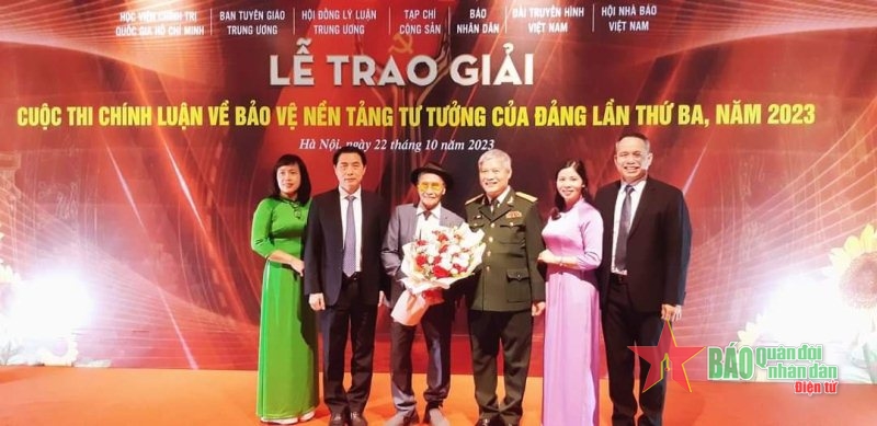 Cụ Nguyễn Đình Yên hơn 100 tuổi vẫn nhiệt huyết đấu tranh bảo vệ Đảng