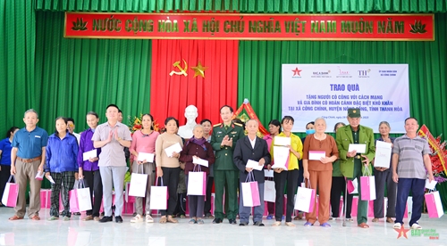 Báo Quân đội nhân dân phối hợp cùng doanh nghiệp trao quà tri ân tại Thanh Hóa

