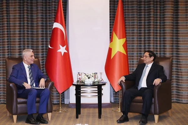 Thủ tướng Chính phủ Phạm Minh Chính tiếp Bộ trưởng Thương mại Thổ Nhĩ Kỳ Omer Bolat