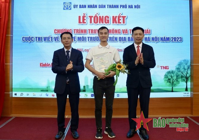 Trao giải Cuộc thi viết về bảo vệ môi trường trên địa bàn Hà Nội năm 2023