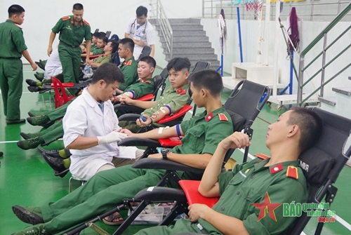 Trường Sĩ quan Thông tin sôi nổi ngày hội hiến máu tình nguyện