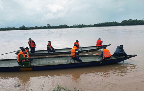 Mưa to đến rất to khiến nhiều nơi tại Quảng Bình bị ngập lụt, chia cắt