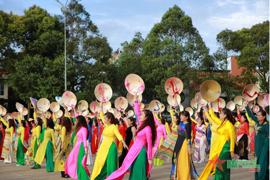 Lan tỏa giá trị văn hóa áo dài Việt Nam