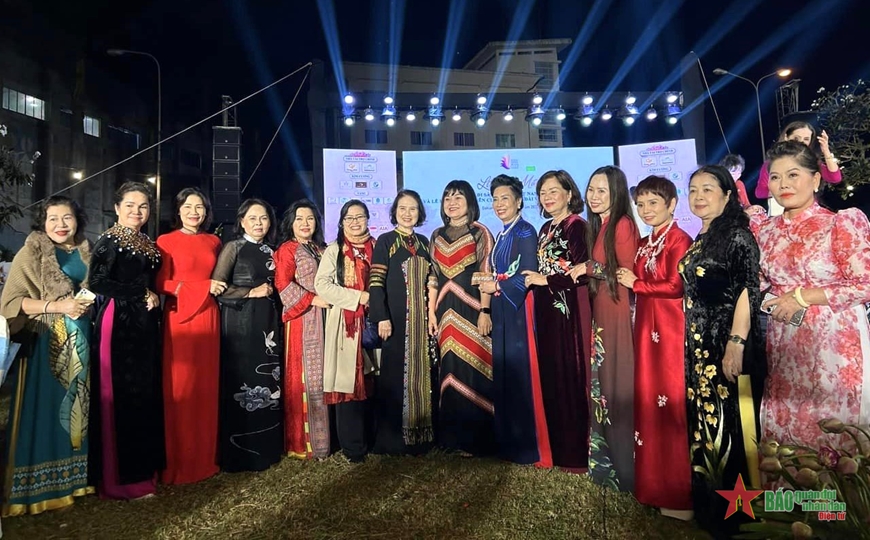 Lan tỏa giá trị văn hóa áo dài Việt Nam