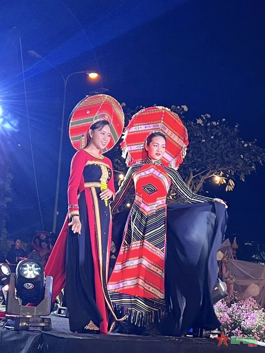 Lan tỏa giá trị văn hóa áo dài Việt Nam