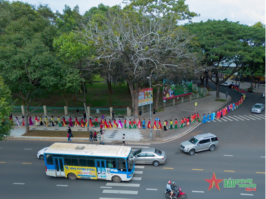 Lan tỏa giá trị văn hóa áo dài Việt Nam