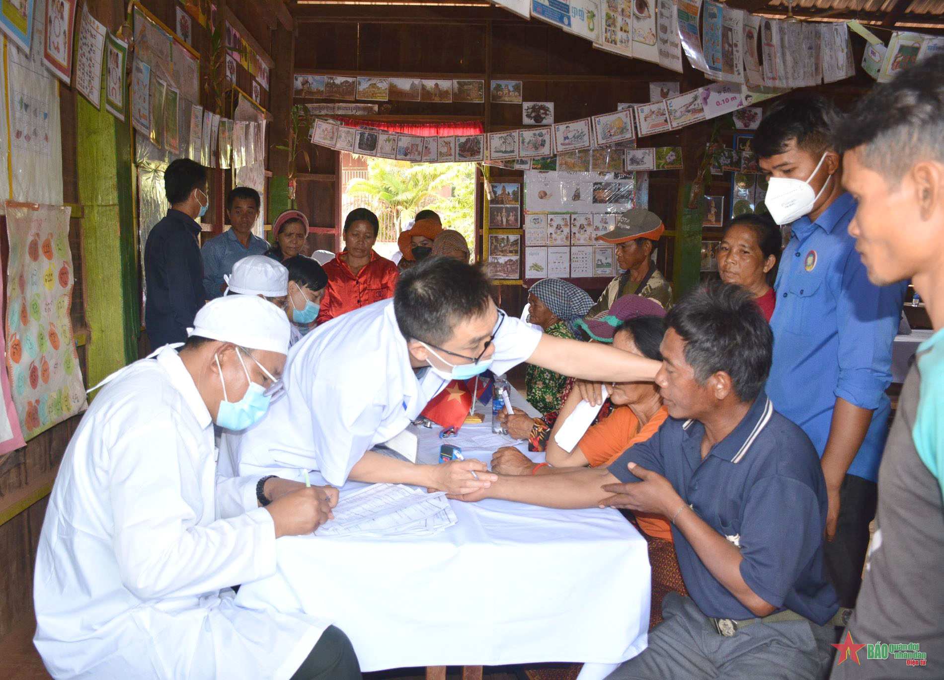 Tăng cường mối quan hệ đoàn kết, gắn bó giữa nhân dân, quân đội hai nước Việt Nam-Campuchia 