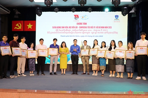 TP Hồ Chí Minh tuyên dương 123 sinh viên, học viên Lào và Campuchia tiêu biểu