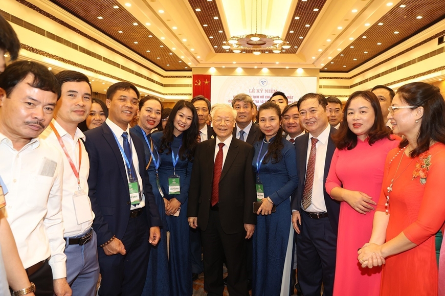 Nghị quyết Hội nghị Trung ương 8, khóa XIII về tiếp tục xây dựng và phát huy vai trò của đội ngũ trí thức đáp ứng yêu cầu phát triển đất nước nhanh và bền vững trong giai đoạn mới