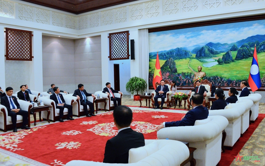 Chủ tịch Quốc hội Vương Đình Huệ hội kiến Tổng Bí thư, Chủ tịch nước Lào Thongloun Sisoulith