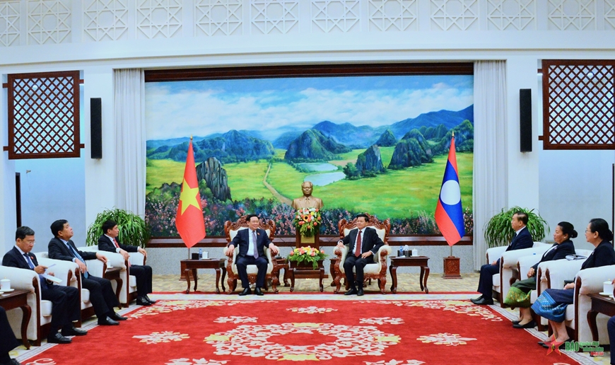 Chủ tịch Quốc hội Vương Đình Huệ hội kiến Tổng Bí thư, Chủ tịch nước Lào Thongloun Sisoulith