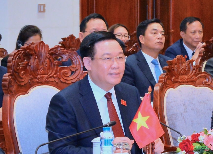 Chủ tịch Quốc hội Vương Đình Huệ hội đàm với Chủ tịch Quốc hội Lào Saysomphone Phomvihane
