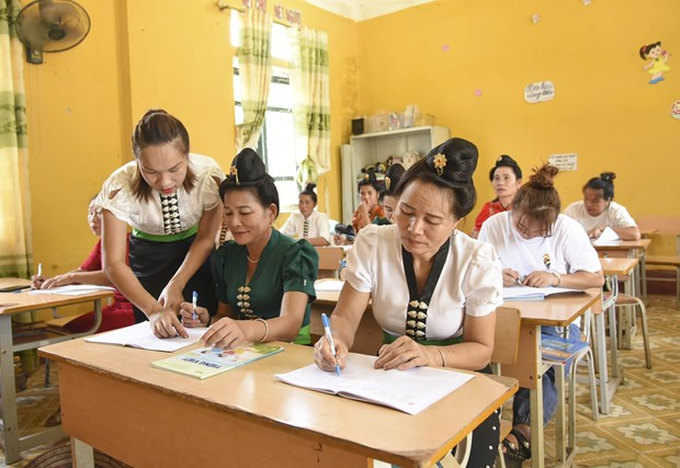 Hỏi-đáp pháp luật: Xây dựng khung chương trình và bộ tài liệu đào tạo, bồi dưỡng nâng cao năng lực cho cộng đồng và cán bộ triển khai chương trình ở các cấp
