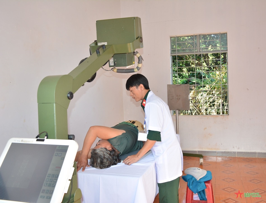 Quân y Việt Nam-Campuchia khám bệnh, cấp thuốc miễn phí tại huyện Đức Cơ