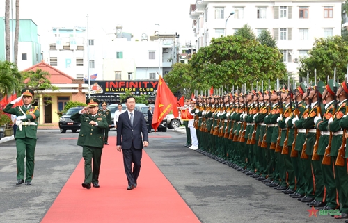 Chủ tịch nước Võ Văn Thưởng thăm và làm việc tại Bộ tư lệnh Quân khu 5 