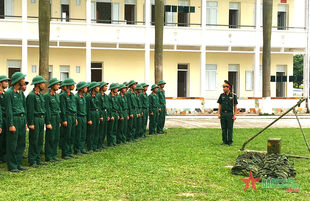 Để cán bộ trẻ noi gương cống hiến