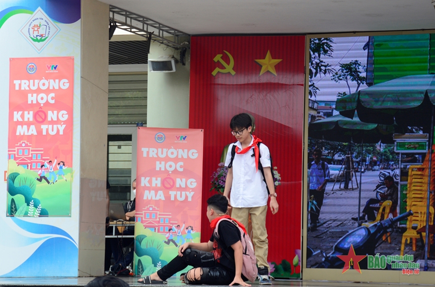 <a title="Báo Quân đội nhân dân | Tin tức quân đội, quốc phòng | Bảo vệ Tổ quốc" style="text-align:center;" href="https://www.qdnd.vn"><img src="https://file3.qdnd.vn/data/images/0/2021/08/11/linh/bannerv2.png" class="vllogo"></a>