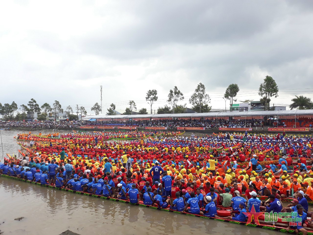 Sôi nổi tranh tài tại Giải đua ghe Ngo 2023