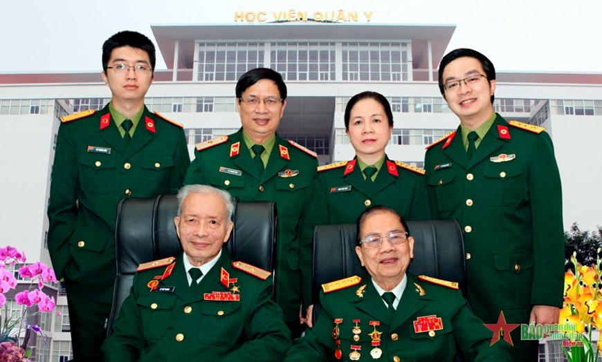 Vị tướng quân y “cháy hết mình” vì người bệnh