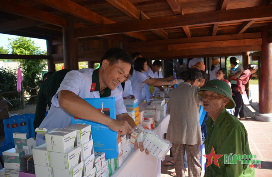 Nghĩa tình nơi vùng biên