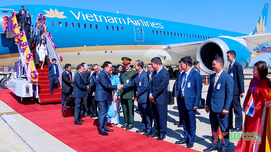 Chủ tịch Quốc hội Vương Đình Huệ tới Bangkok, bắt đầu thăm chính thức Thái Lan