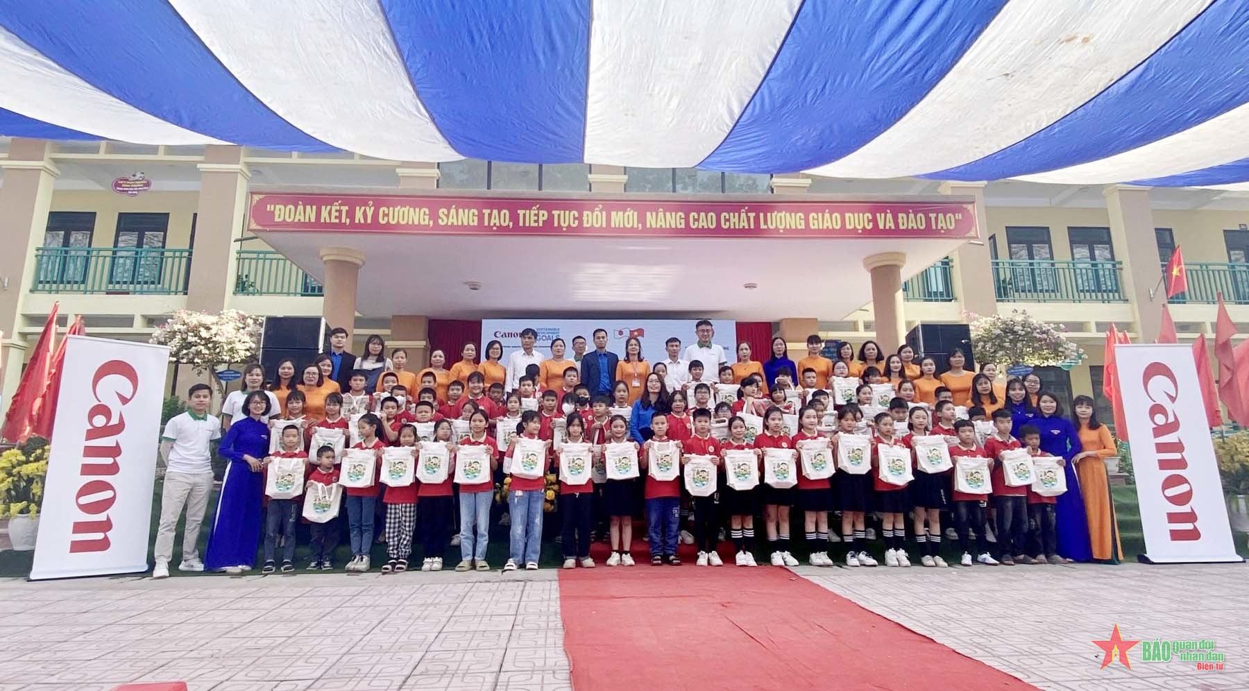 Chương trình “Chung tay hành động vì môi trường” tại Trường Tiểu học Quế Nham
