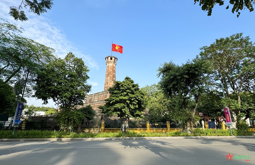 Thủ tướng Phạm Minh Chính và Thủ tướng Belarus thăm di tích Cột Cờ Hà Nội