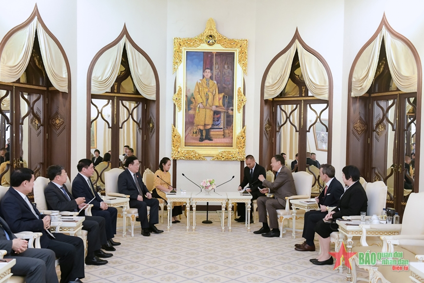 Chủ tịch Quốc hội Vương Đình Huệ hội kiến cùng Thủ tướng Vương quốc Thái Lan Srettha Thavisin